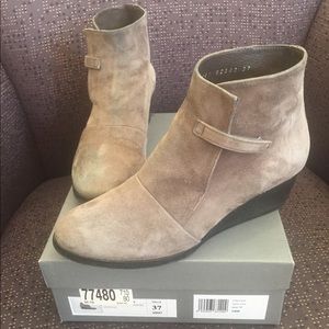 Coclico grey suede booties.